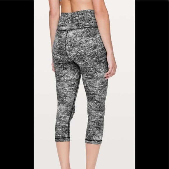 Lululemon Wunder Under Crop High Rise 21* Black and White Jacquard Size 2 - Picture 1 of 7